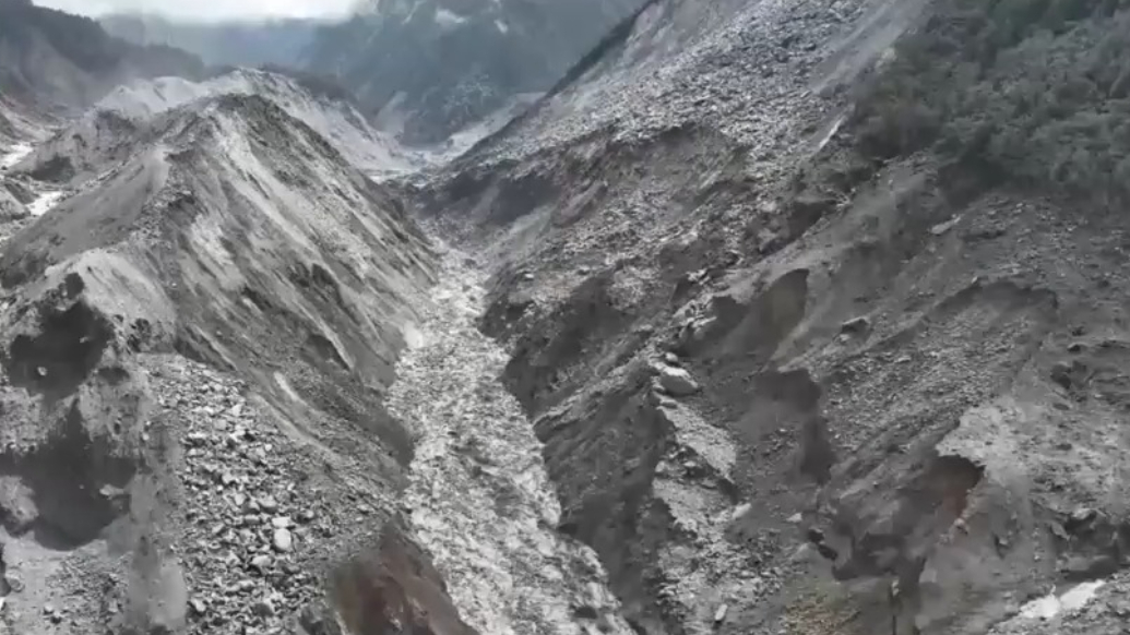 西藏原普热普强藏布堰塞湖下游存在滑坡体垮塌风险