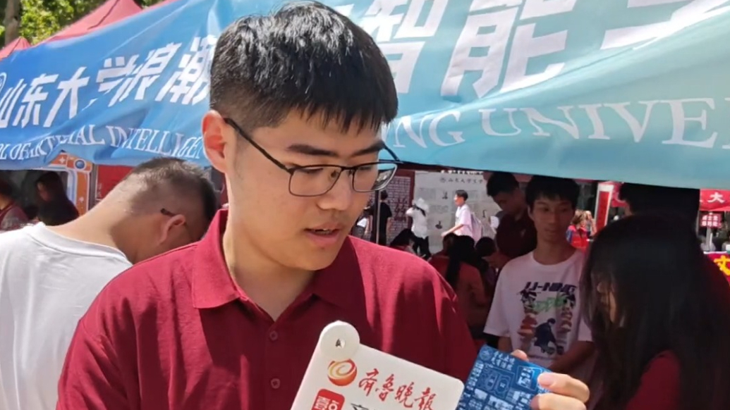 果然视频|理工科的浪漫！山大人工智能学院新生报到收到硬核礼物