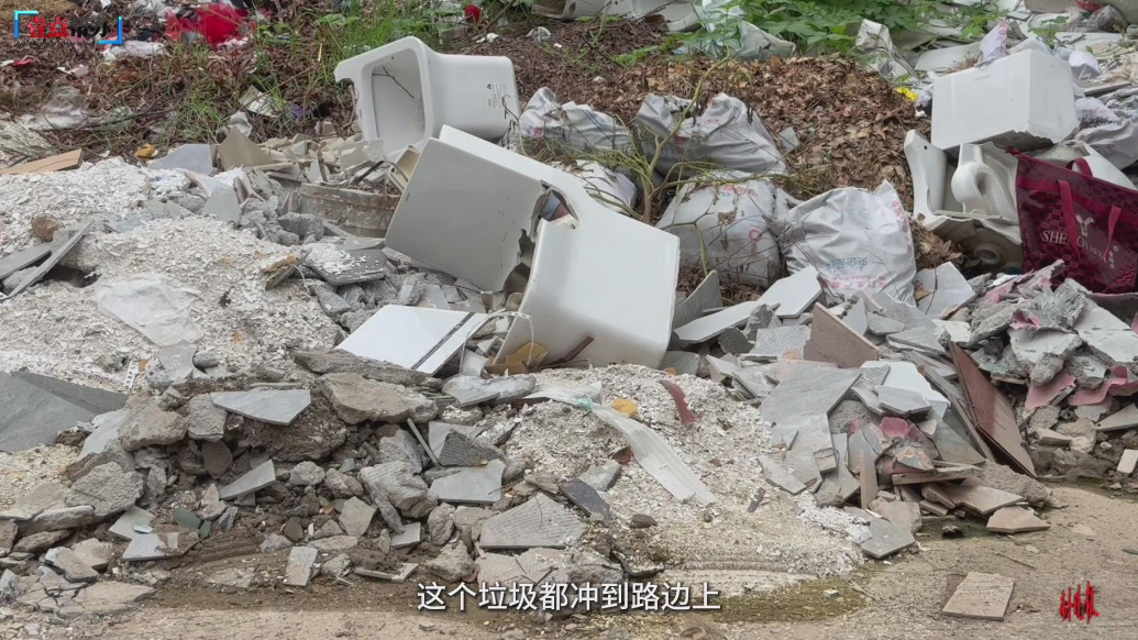 壹点帮办|菏泽一小区门口垃圾长期堆积无人管，居民生活受影响