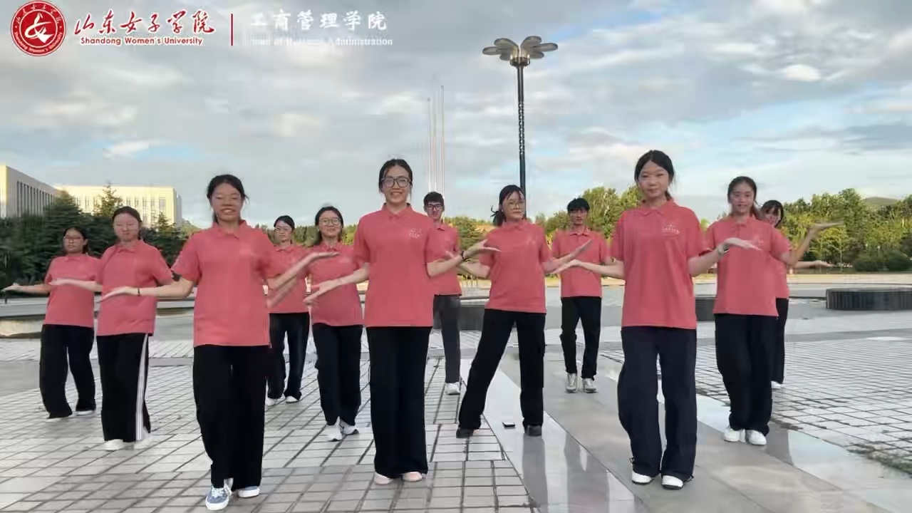 当我们用转场的方式打开三下乡！