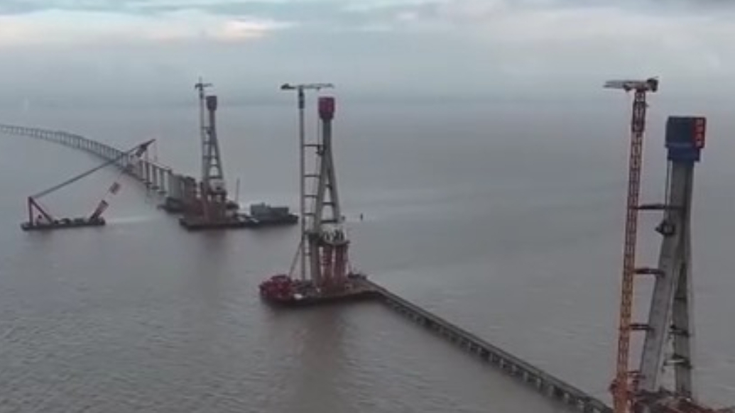 进度条刷新！在建世界最长高铁跨海大桥主塔全部封顶
