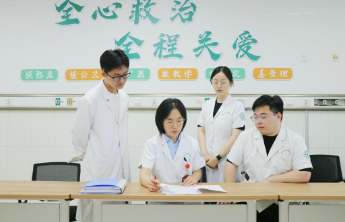 病房当讲台，医者亦师者！全科医生祁爽的双面日常