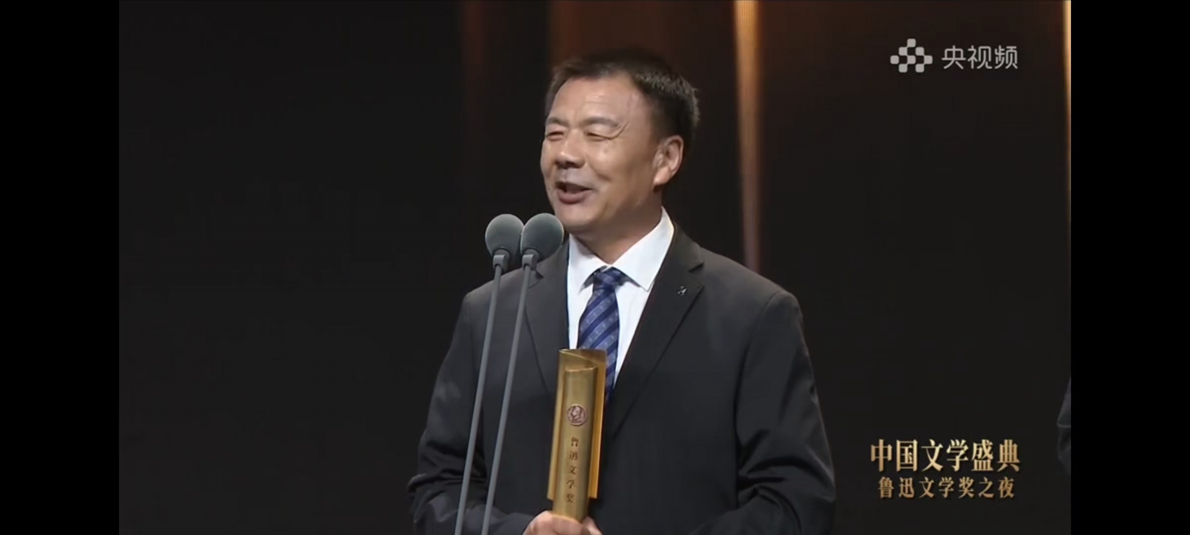 观文│璀璨的星光落在麦垛上