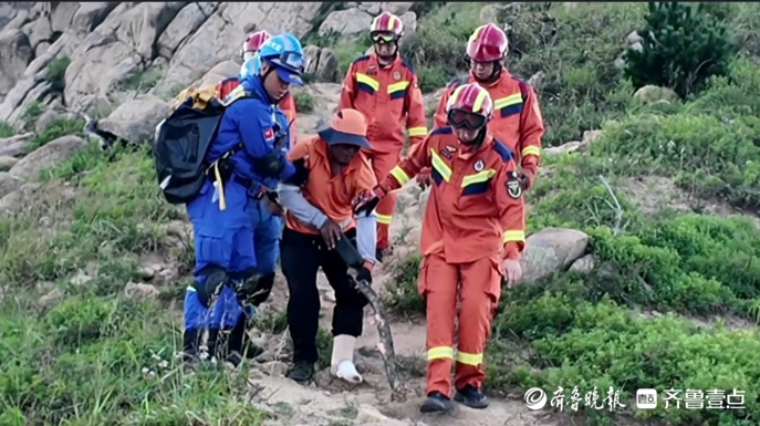 果然视频|男子爬山崴脚被困，众人历经八小时帮其脱困