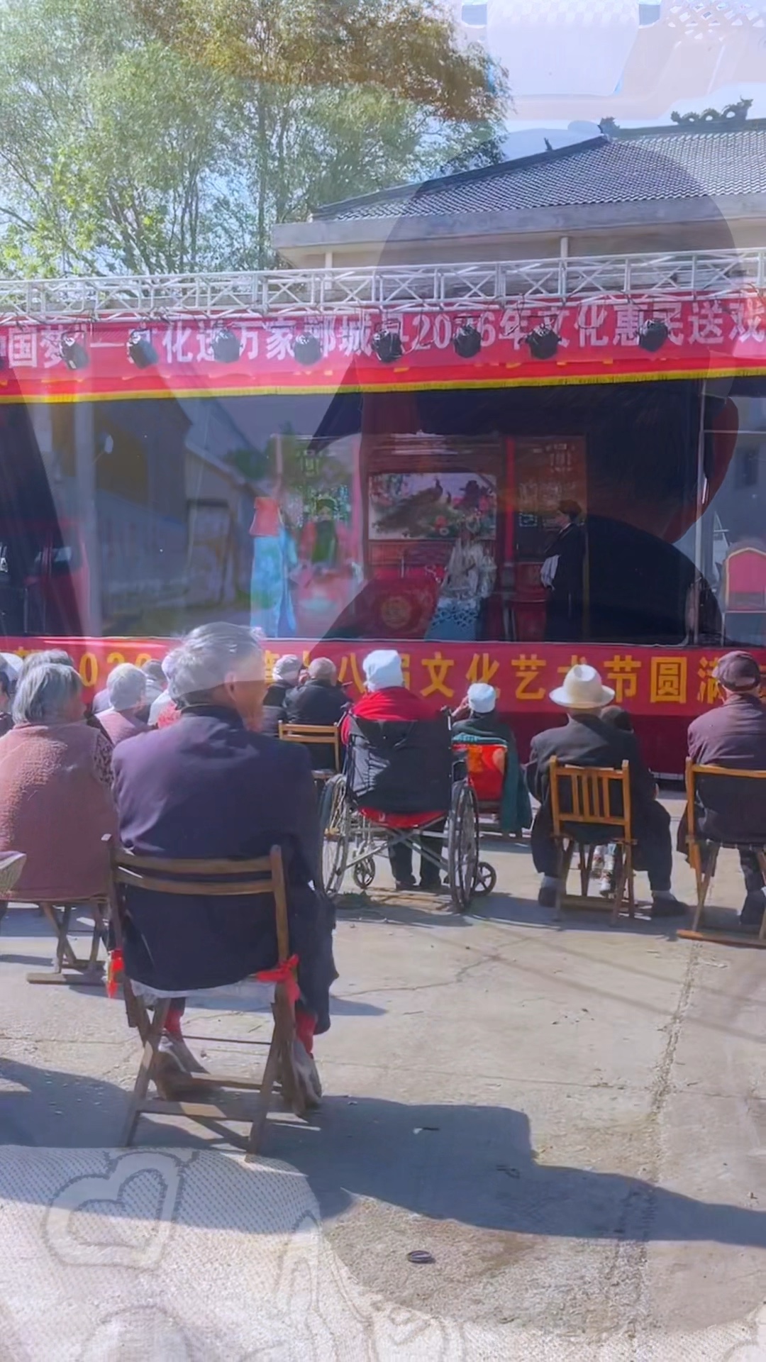 跟着父母去听戏，那是刻在心底的童年