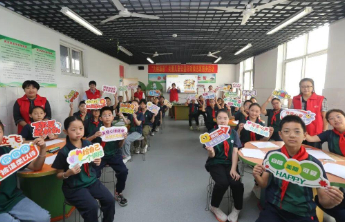 “为福添彩 关爱儿童公益行动暨志愿服务活动”走进莱芜实验小学