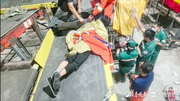 果然视频|男子左臂不慎卡进机器传送带，消防员破拆施救