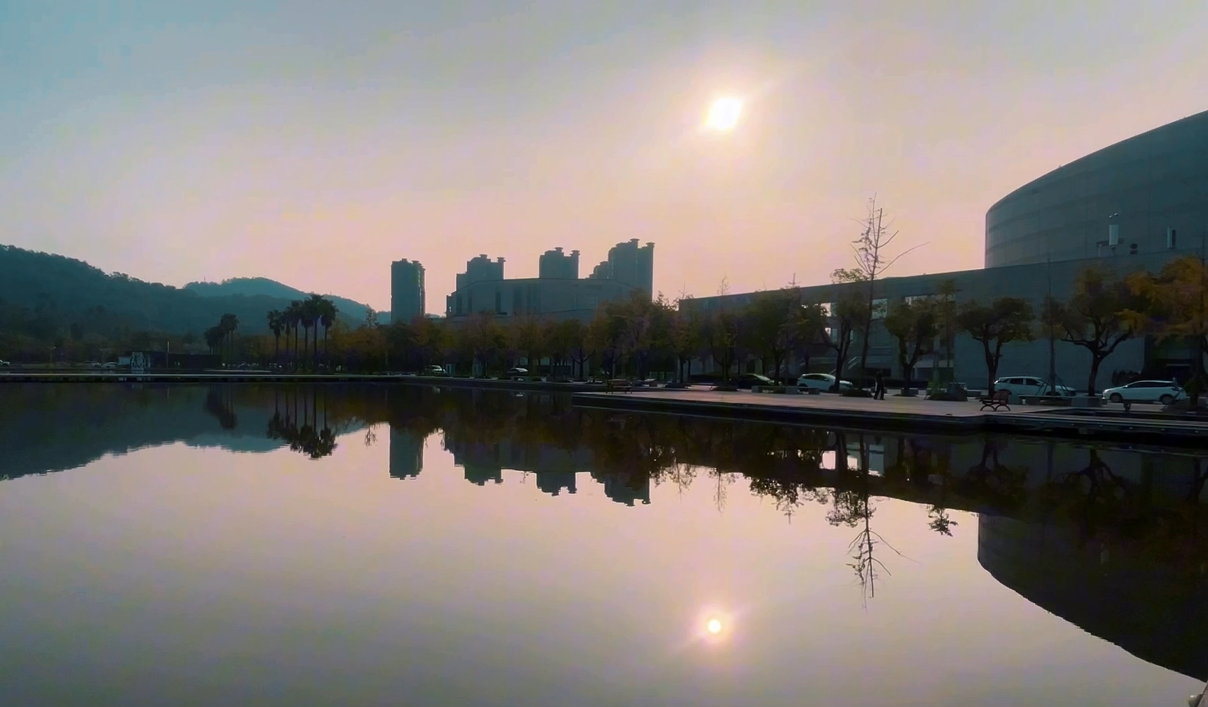 天光入水，一半实景，一半清梦