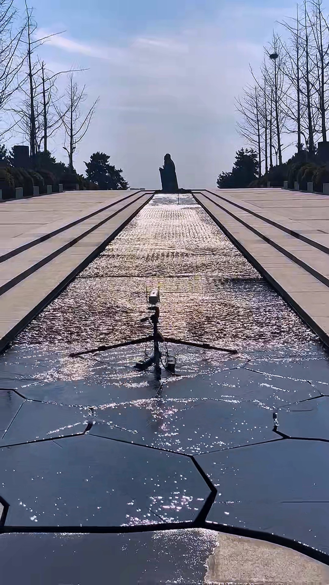 上善若水，水善利万物而不争