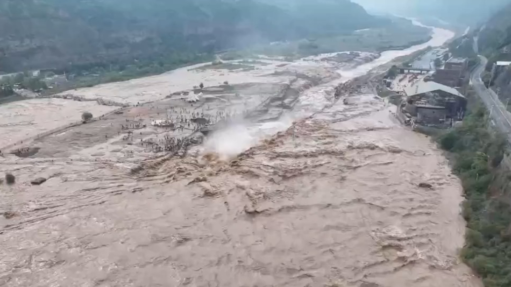 一镜到底，沉浸式感受黄河壶口500余米壮美瀑布群