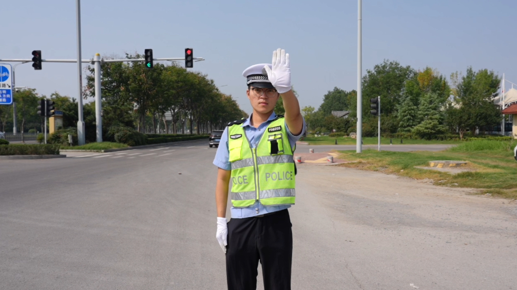 你以为交警只讲规矩？其实我比你更在乎你