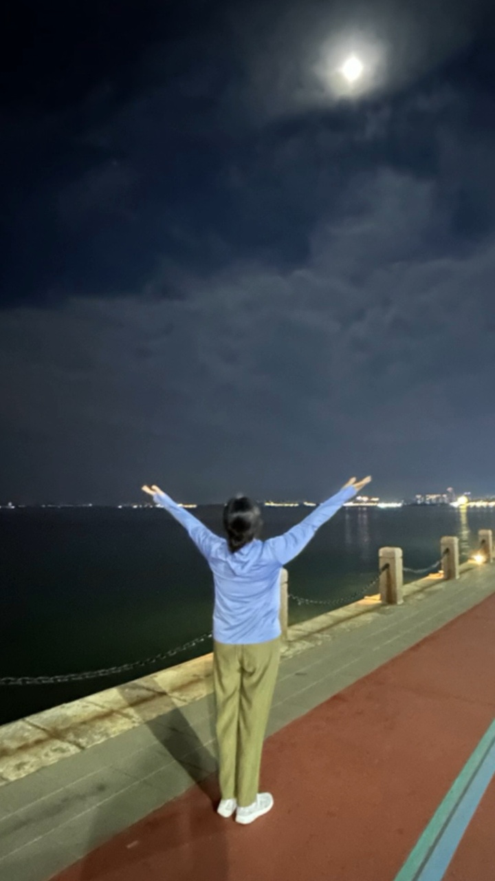 视频 ｜ 中秋夜海上明月（斐然拍摄于烟台市莱山区虞美人广场）