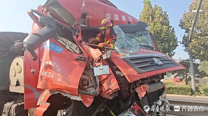 果然视频|一货车追尾前车，消防员破拆救出被困女子