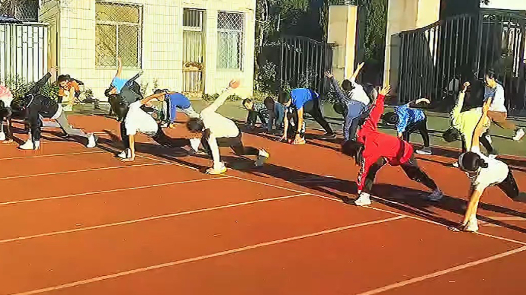 家国同框 | 少年强则国强！操场上孩子们假期开练