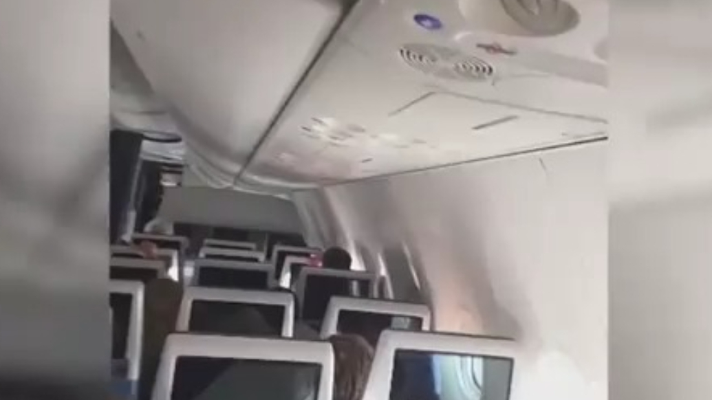 迪拜航空机长回忆遭袭细节：后脑勺遭重击，拼死打开驾驶舱门