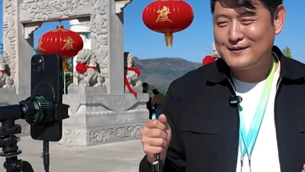 西安游客国庆节自带设备到云蒙景区，有感而发吹响《沂蒙山小调》