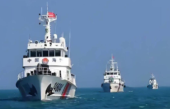 中国海警舰艇编队在我钓鱼岛及其附属岛屿领海内维权巡航