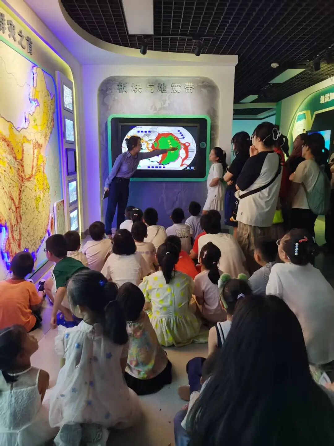 山东省济南历元学校六（2）中队探秘地震科普筑牢安全防线