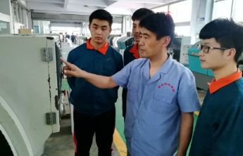 【枣职匠师】曾峰：匠心筑梦育桃李 深耕职教谱华章