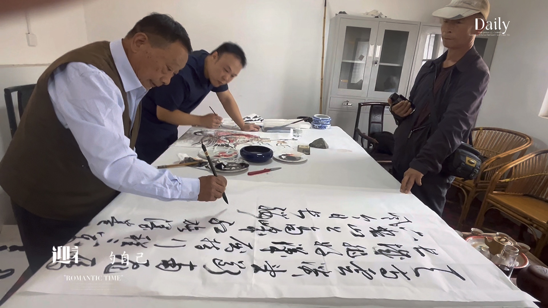 迎着光做最自由、最勇敢的自己，夕阳也美丽.书画协会秋枫