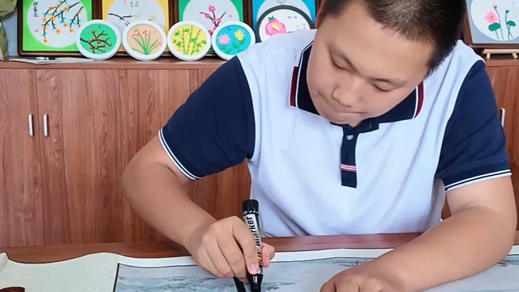 17岁孤独症少年不善言辞，却读懂了篆书