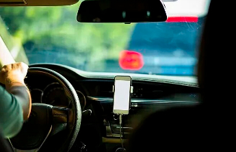 治理“专职顺风车”要精准，也要给真实合乘留空间