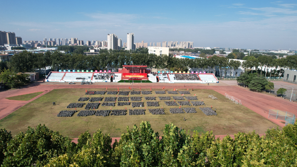果然视频丨临沂职业学院2026级军训总结表扬大会举行
