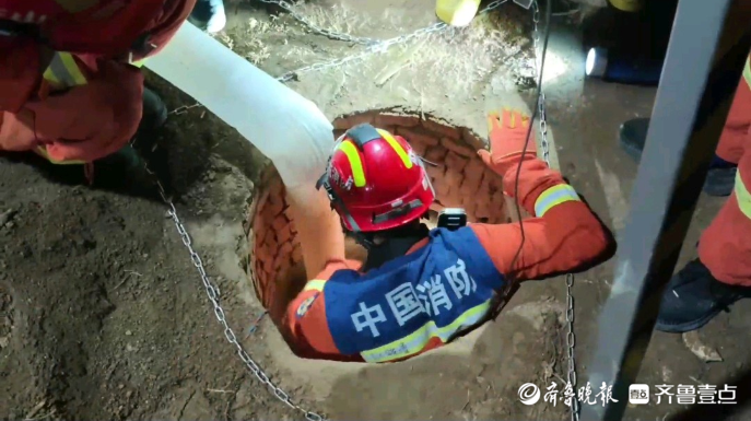 果然视频|男子不慎坠入深井，消防员紧急到场悬绳施救