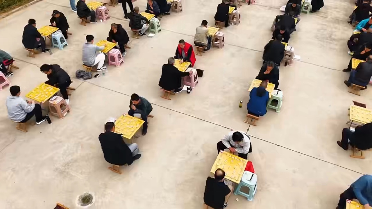 磁窑镇万人象棋争霸赛在西村广场热火朝天进行.视频宁阳磁窑