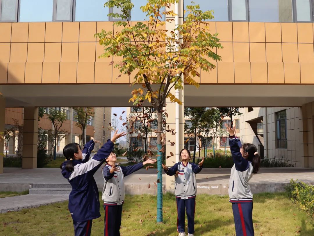 你的笑容在十月的芬芳洋溢                 五莲县第二中学