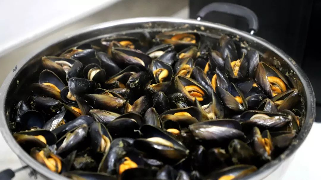 青岛银早上必逛的   海鲜市场多久没去啦?