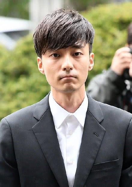 roykim未受到郑俊英事件影响 已经顺利从大学毕业