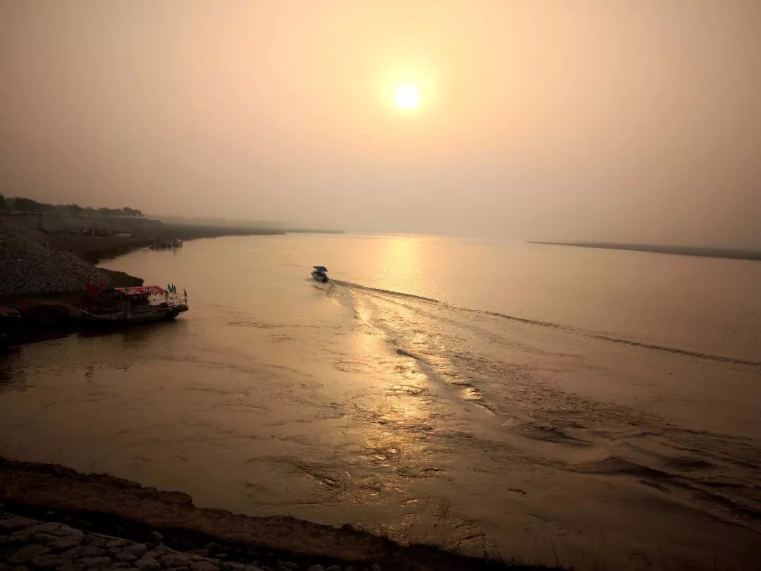 黄河部落            位于菏泽市牡丹区李村镇,位于著名的黄河