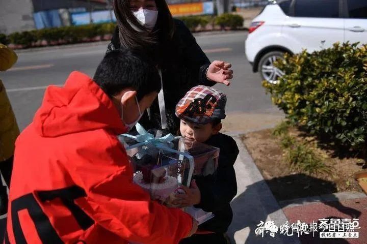 【如你所愿】秦晓辉,请放心!蛋糕已送达,两个儿子都很喜欢!