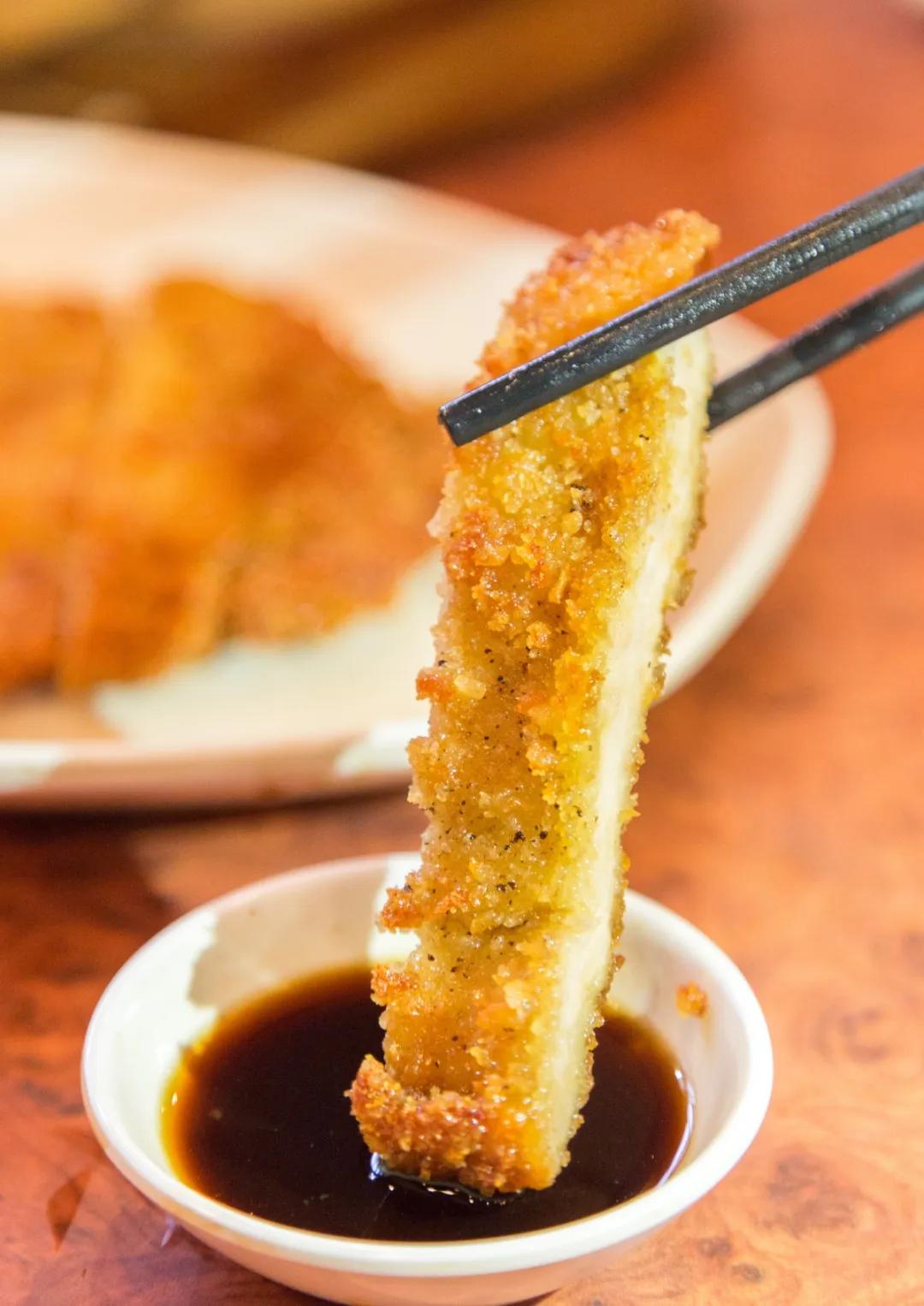 炸猪排一定要蘸着泰康牌辣酱油