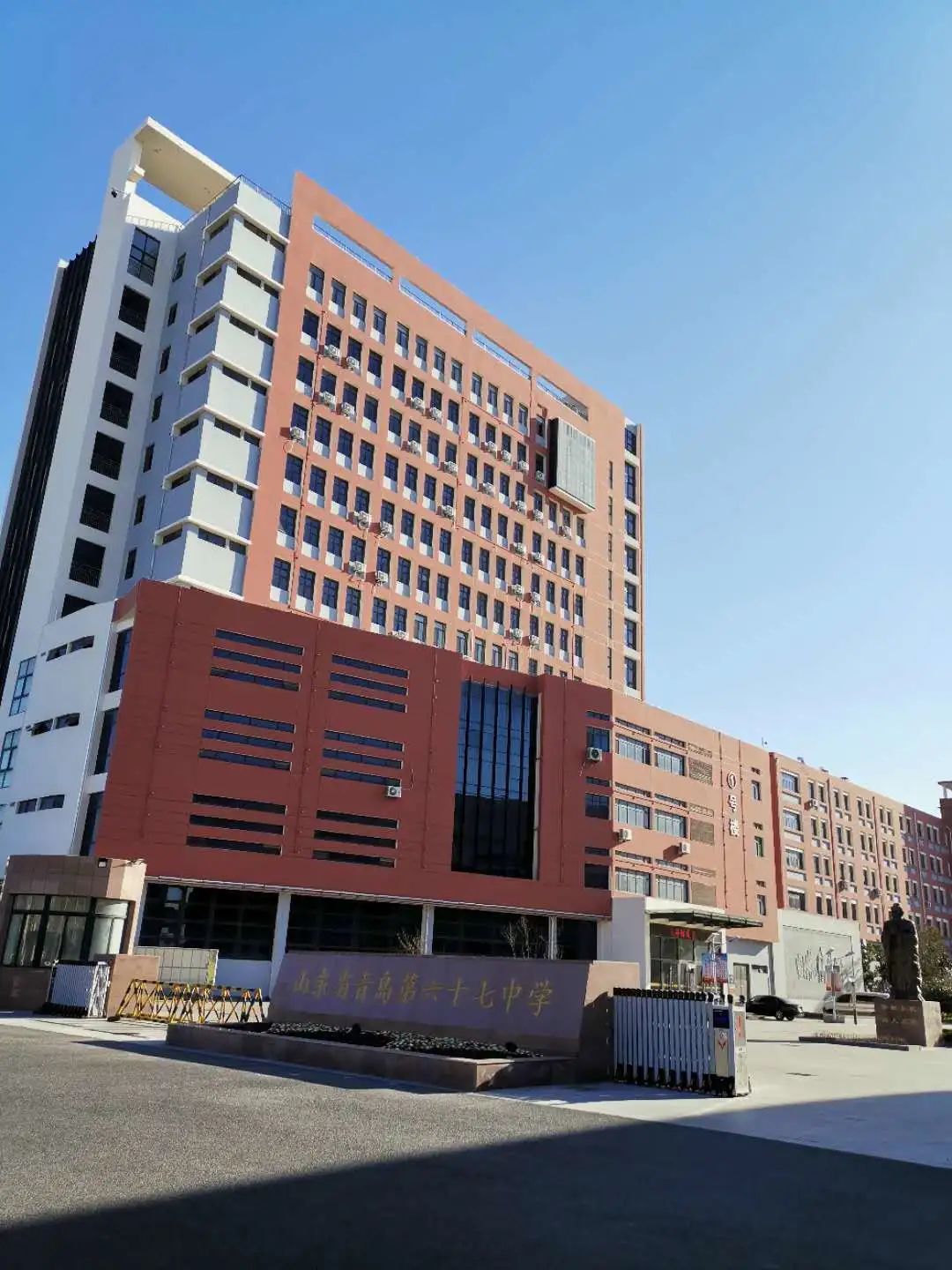 【春沁校园几多色】今天,把青岛六十七中的校园春天寄给你