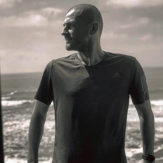 通过这种方式,球员们对新冠病毒宣战,阿扎尔,博格巴,贝莱林