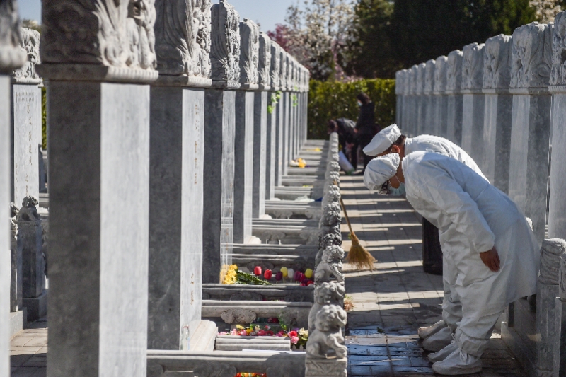 今年清明怎么办?实拍北京八宝山人民公墓"代祭扫"服务全过程