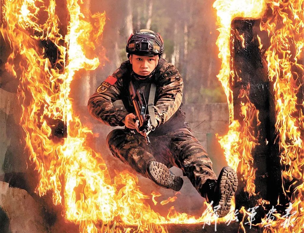 武装奔袭,丛林捕歼,潜伏狙击……"反恐"战斗在丛林深处打响!