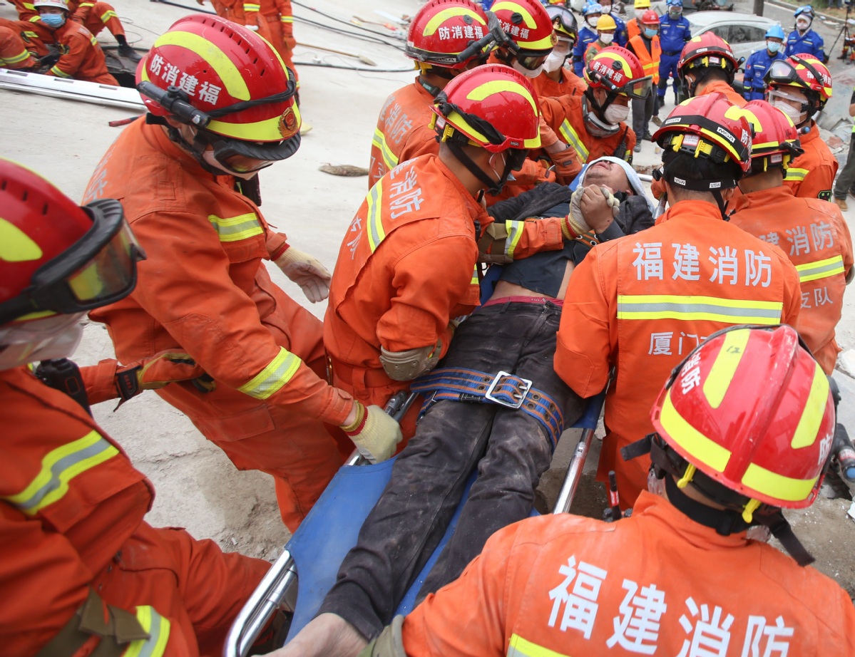 泉州欣佳快捷酒店坍塌事故现场 已救出42人,9人自救逃生