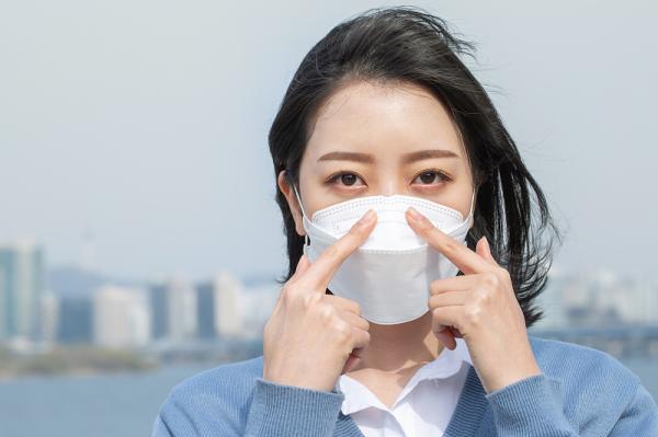 长期戴口罩导致的#34;口罩脸"该如何护理?修复皮肤屏障很重要