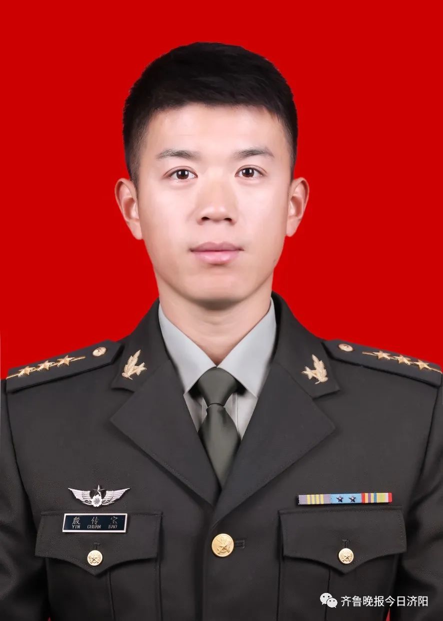 2007年9月入党,2012年优秀士兵保送入学,现任中国人民解放军某部连长