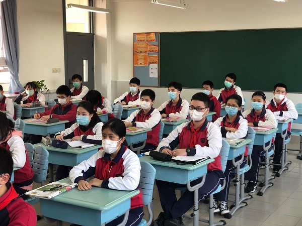 师生都戴口罩上课,影响教学效果吗?长时间戴口罩,万一不舒服怎么办?