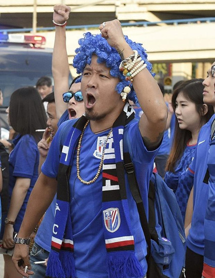 蓝血人就是自家人一则申花球迷的捐助故事