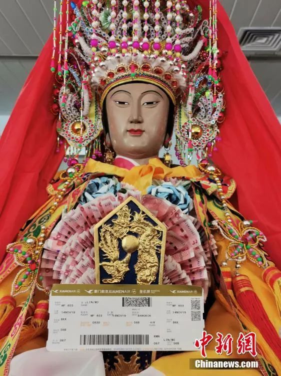 给他一坨面,他能给你整个海洋