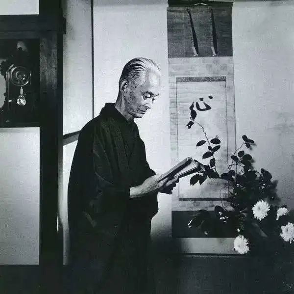 大作家              川端康成            给否定了.