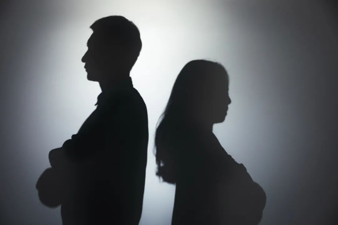 久而久之,夫妻价值观不和,渐行渐远.