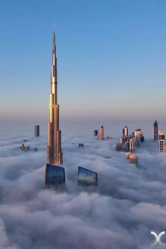 高耸入云的高楼,如同天空之城一样