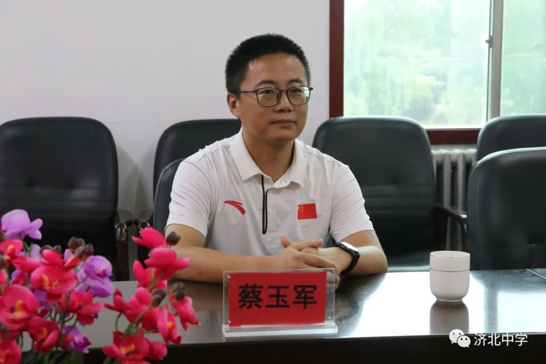 院长蔡玉军,进步意识教育集团董事长刘晨曦,历下区教育局副局长徐庆山