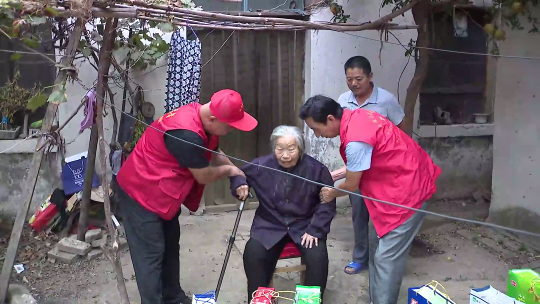 对越自卫反击战烈士董安民母亲付瑞荣告诉记者,过去30多年了,国家没忘